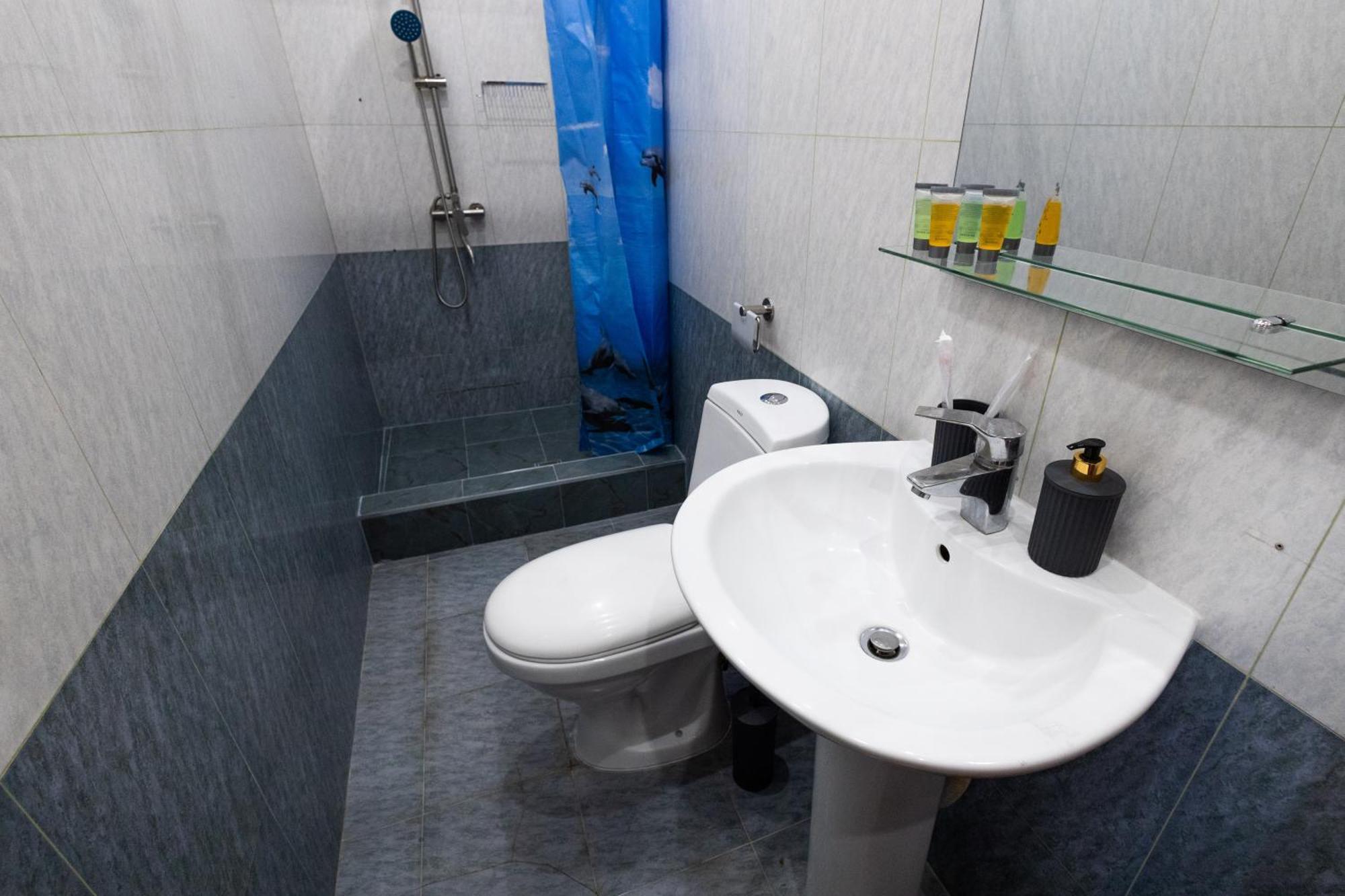 Yan Hotel Erevan Esterno foto