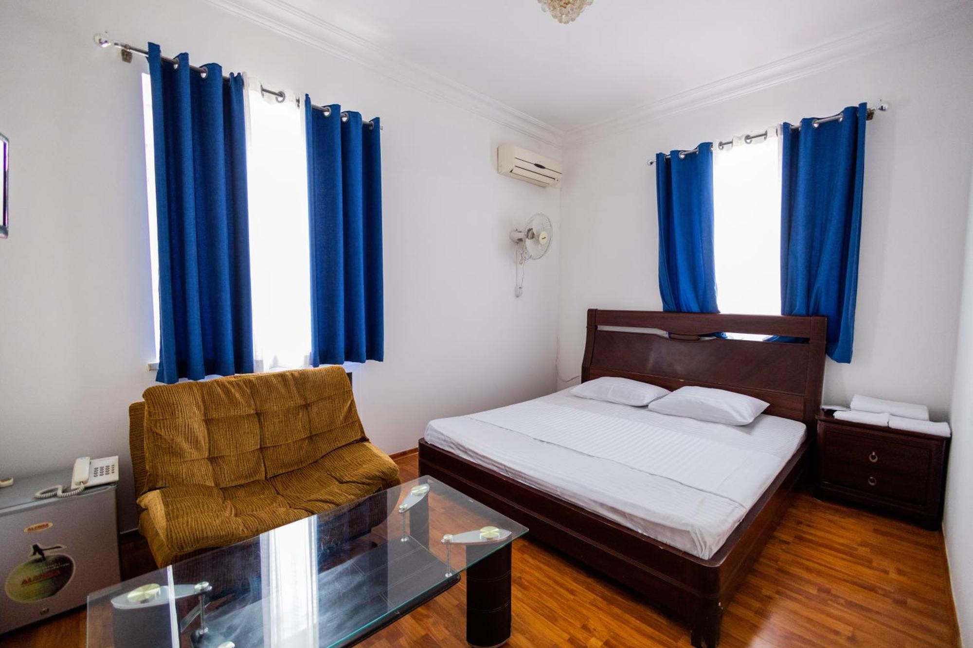 Yan Hotel Erevan Esterno foto