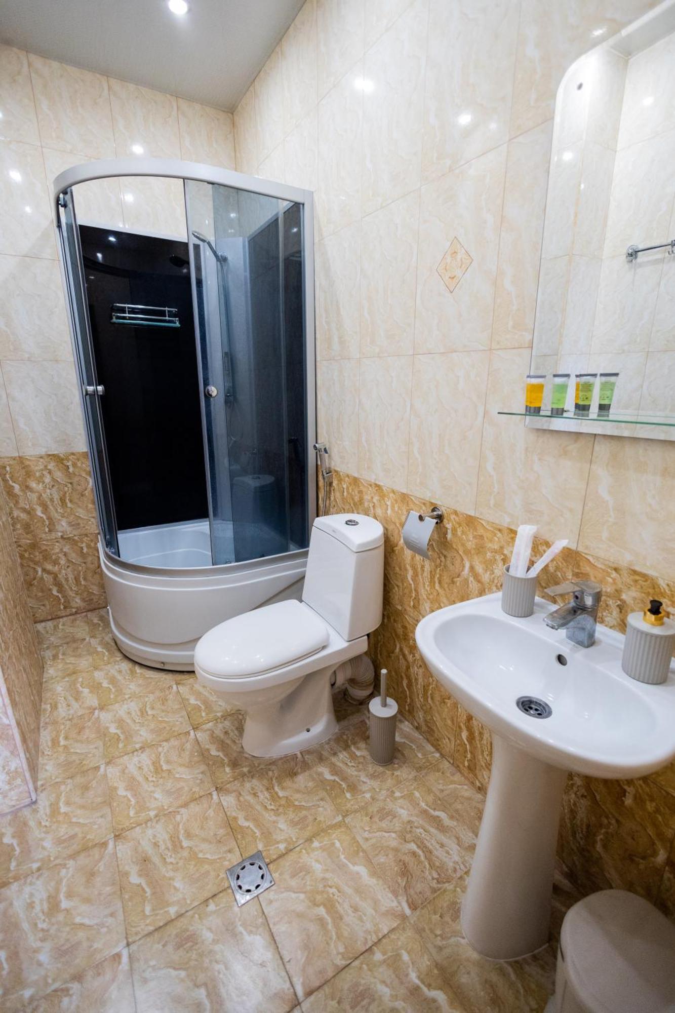 Yan Hotel Erevan Esterno foto