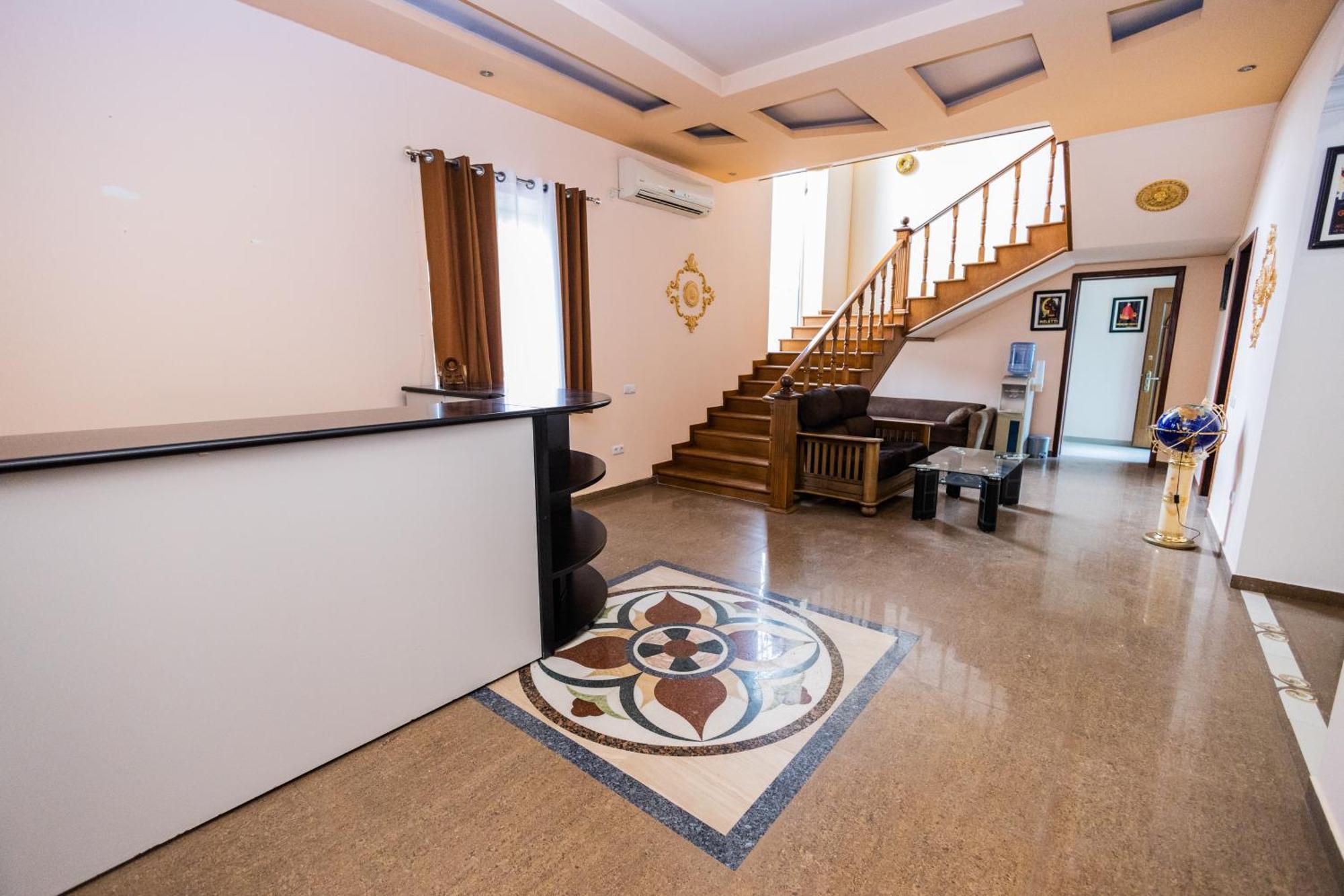 Yan Hotel Erevan Esterno foto