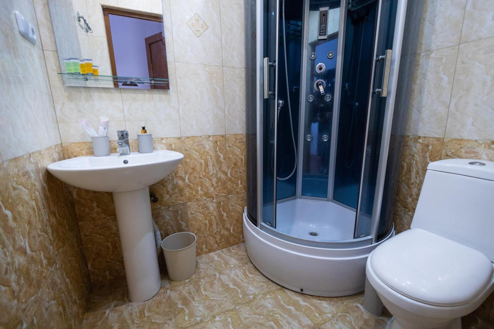 Yan Hotel Erevan Esterno foto