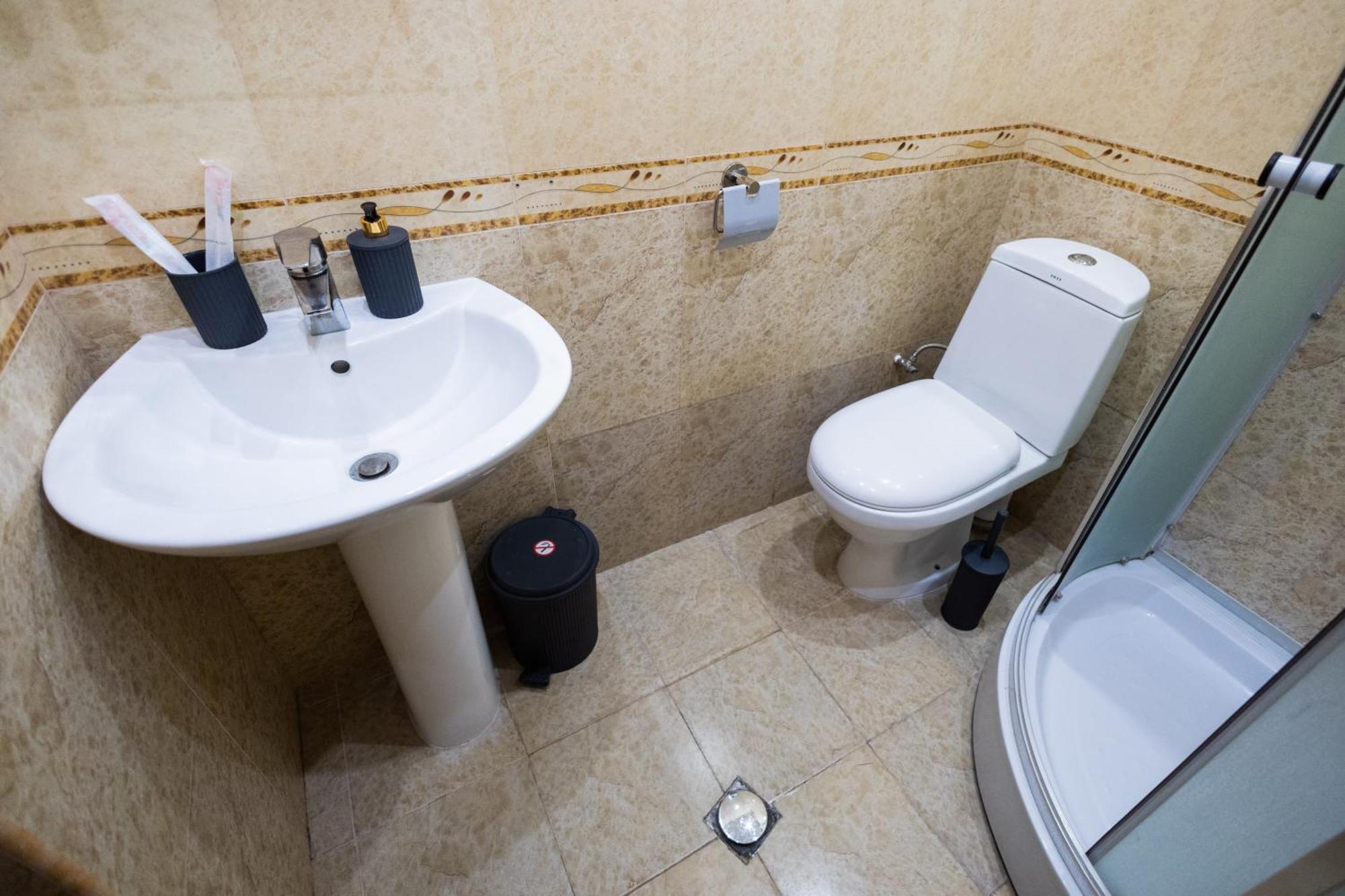 Yan Hotel Erevan Esterno foto
