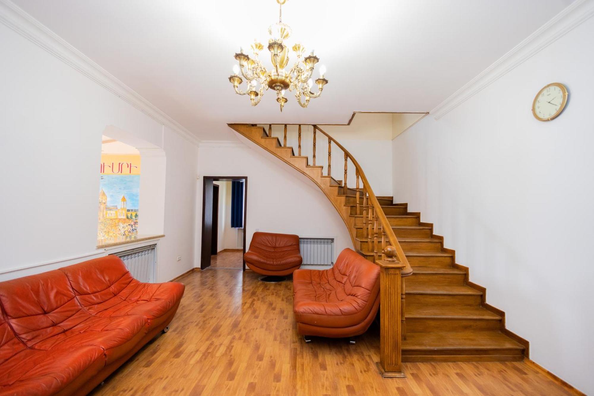 Yan Hotel Erevan Esterno foto