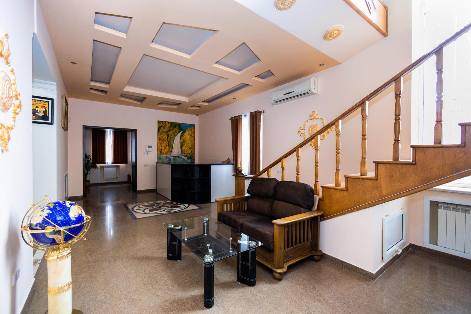 Yan Hotel Erevan Esterno foto